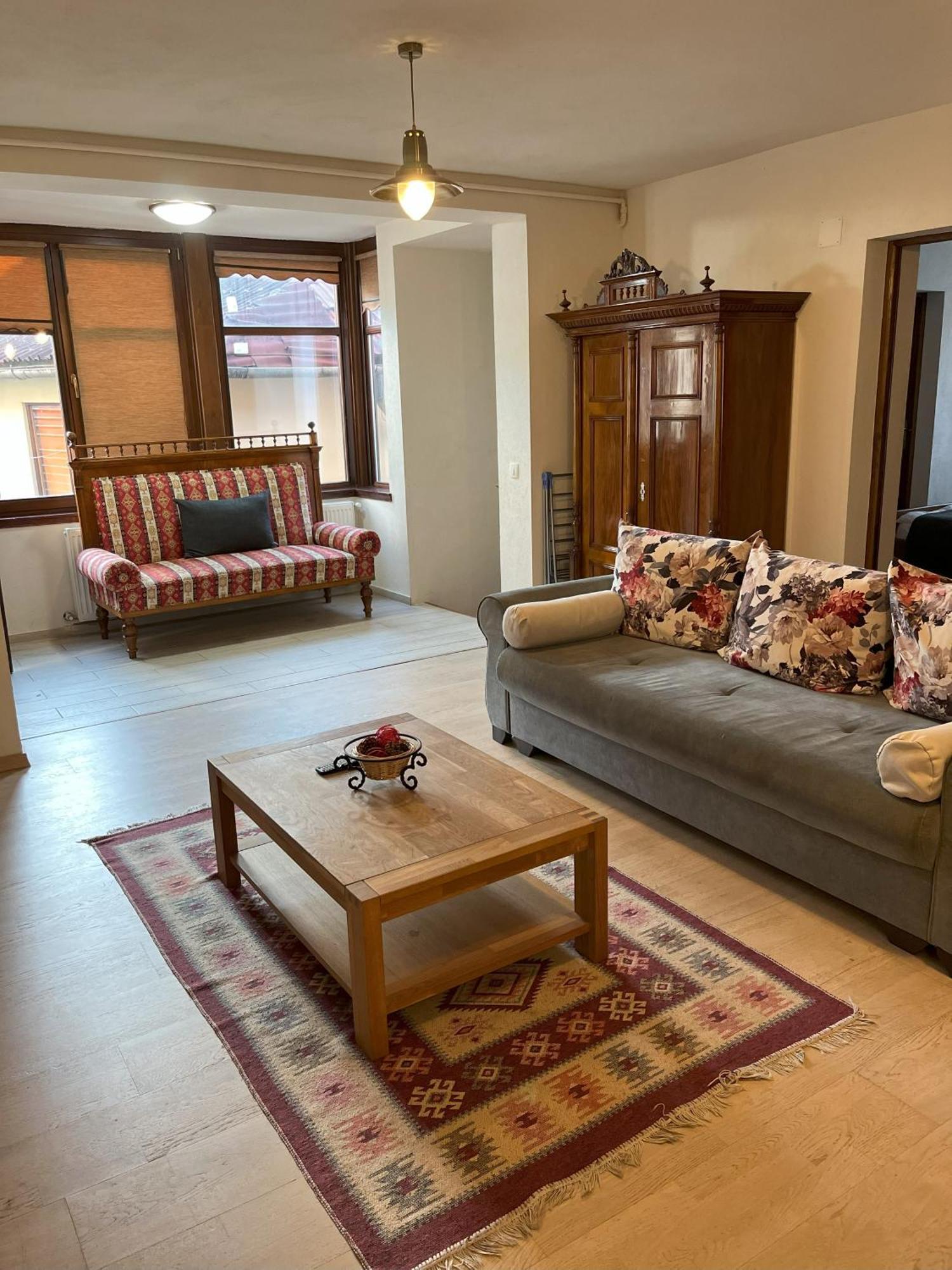 Cozy Apartment Braşov Buitenkant foto